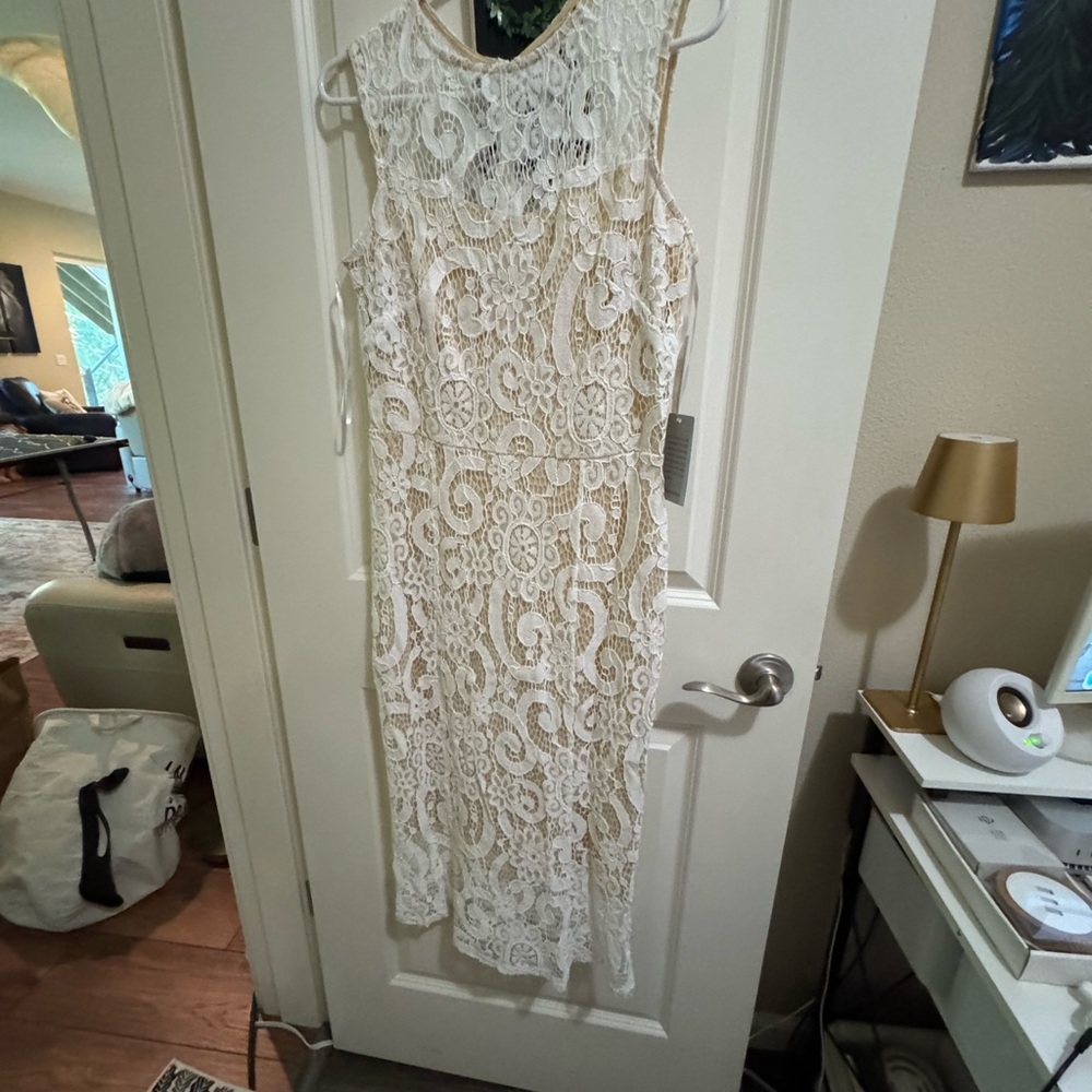 Elegant Lace Sleeveless Dress - Cream